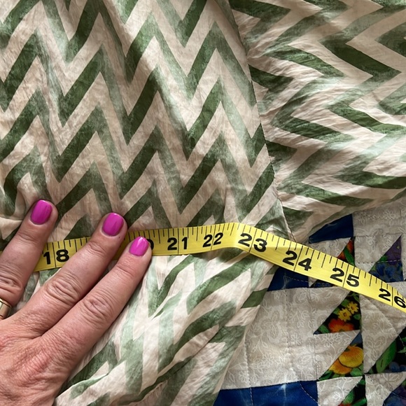 H&M green cream chevron cropped tie waist v neck blouse XXL 16 18 20% OF… - Picture 7 of 8